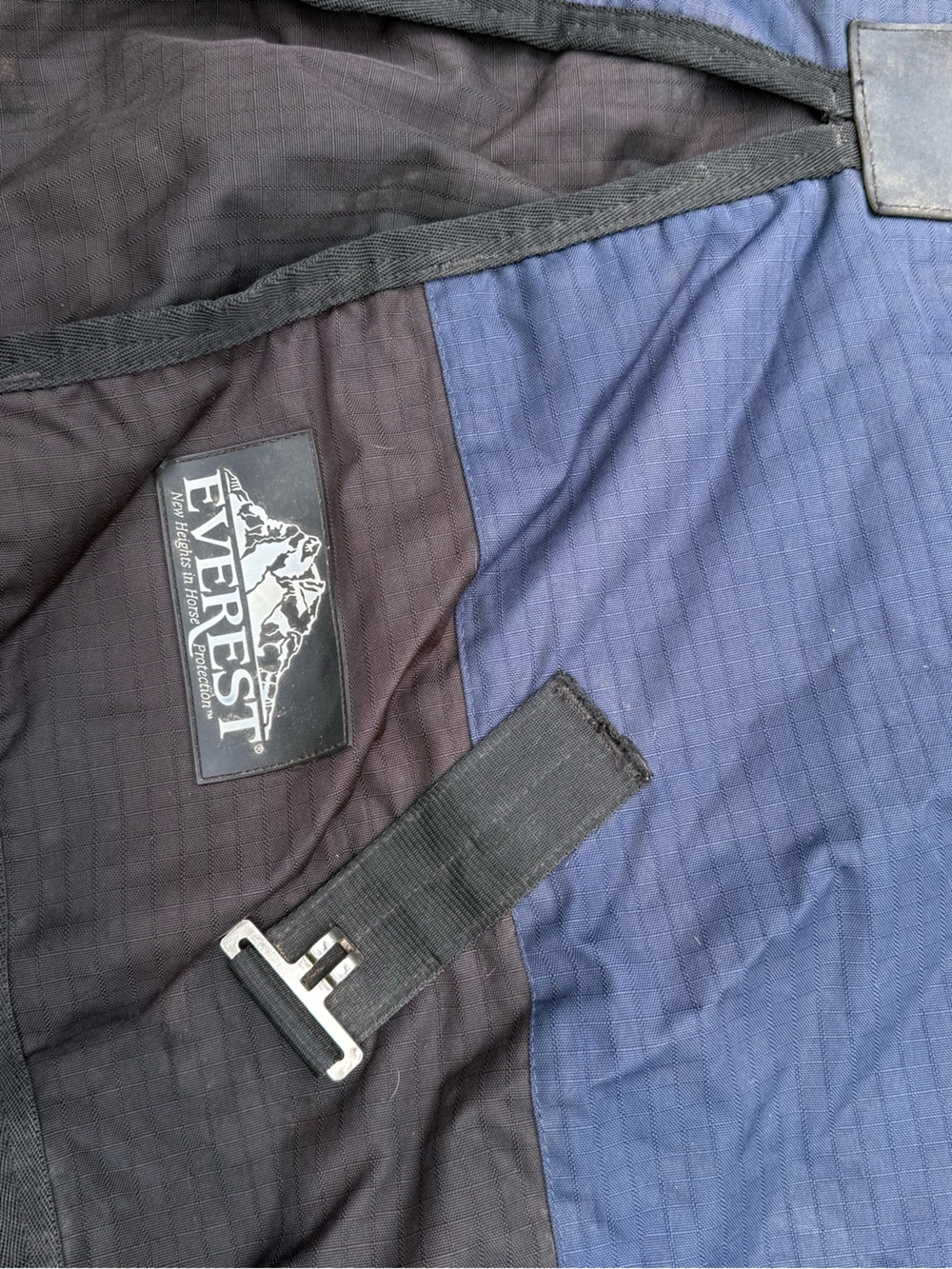 Everest equestrian brand turnout blanket mid weight size 69 used navy / black